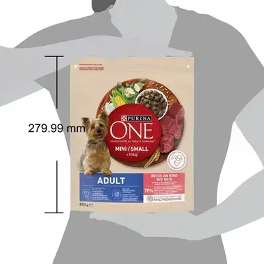 PURINA ONE® MINI Adult – hovězí - porovnání s výškou postavy člověka