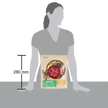 PURINA ONE® MINI Active – kuře - porovnání s velikostí postavy člověka