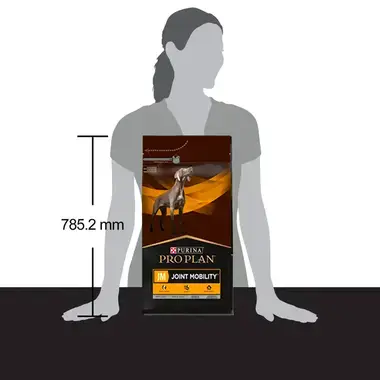 PURINA® PRO PLAN® Canine JM Joint Mobility, granule pro psy - porovnání velikosti obalu s postavou člověka